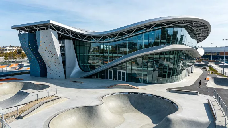 Komplexné centrum extrémnych športov s oceľovou konštrukciou